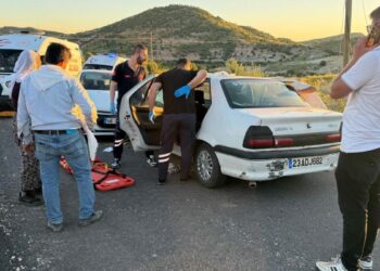 Batman'da iki otomobil çarpıştı: 12 yaralı
