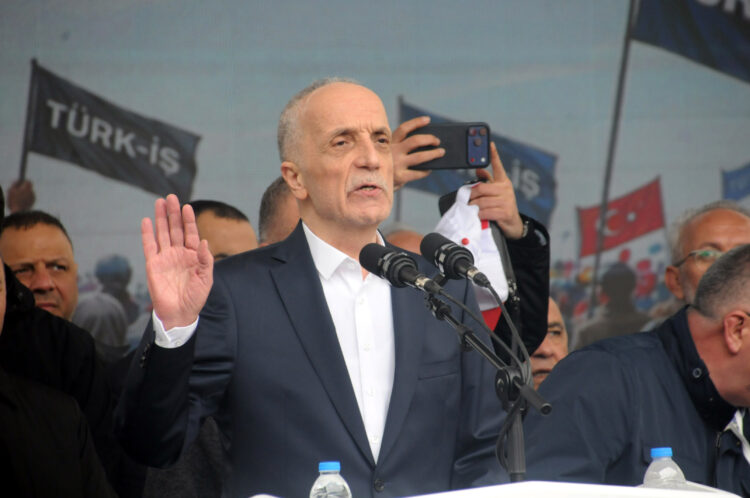 İŞ Başkanı Atalay: 28 bin lirayla 1 ay bırakın, 1 hafta geçinemezsiniz