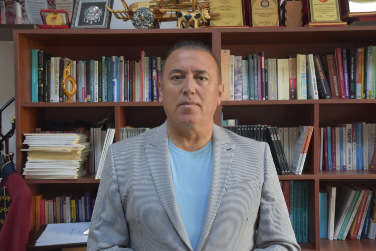 Prof. Dr. Dilci: Dijital mecralar manipülasyonla insan davranışlarını etkiliyor