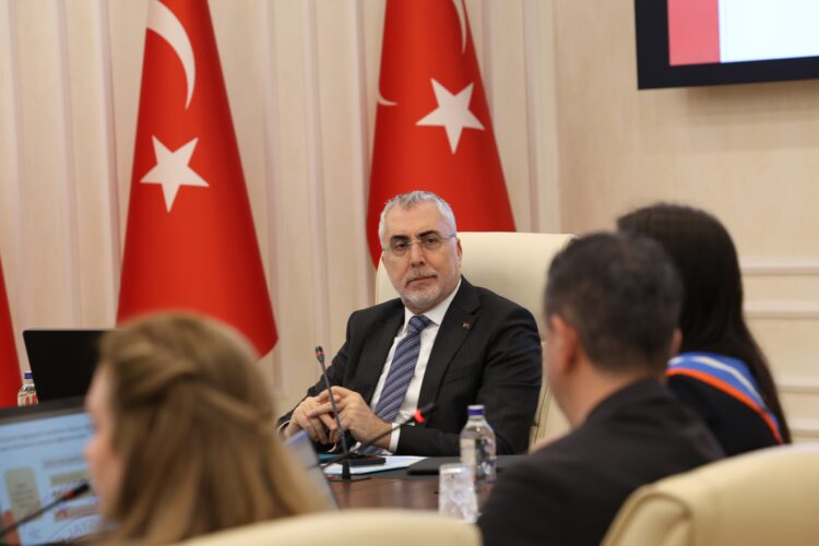 Bakan Işıkhan: Yapay zeka, iş dönüşümünü beraberinde getiriyor