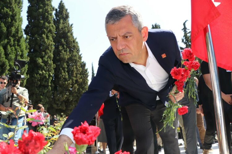 Soma'daki maden şehitleri dualarla anıldı