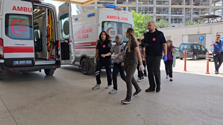 'İndirimli' çiğ köfte yiyen 28 öğrenci hastanelik oldu