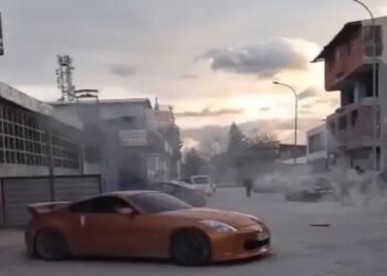 Trafikten menedilen otomobilini aldıktan sonra yine drift yaptı