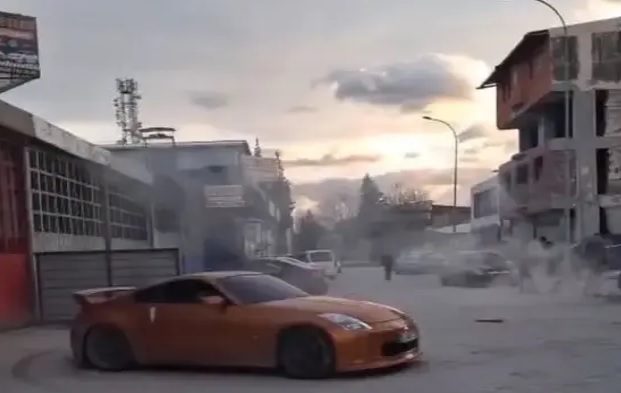 Trafikten menedilen otomobilini aldıktan sonra yine drift yaptı
