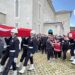 Şehit eşinin tabutunu omuzladı