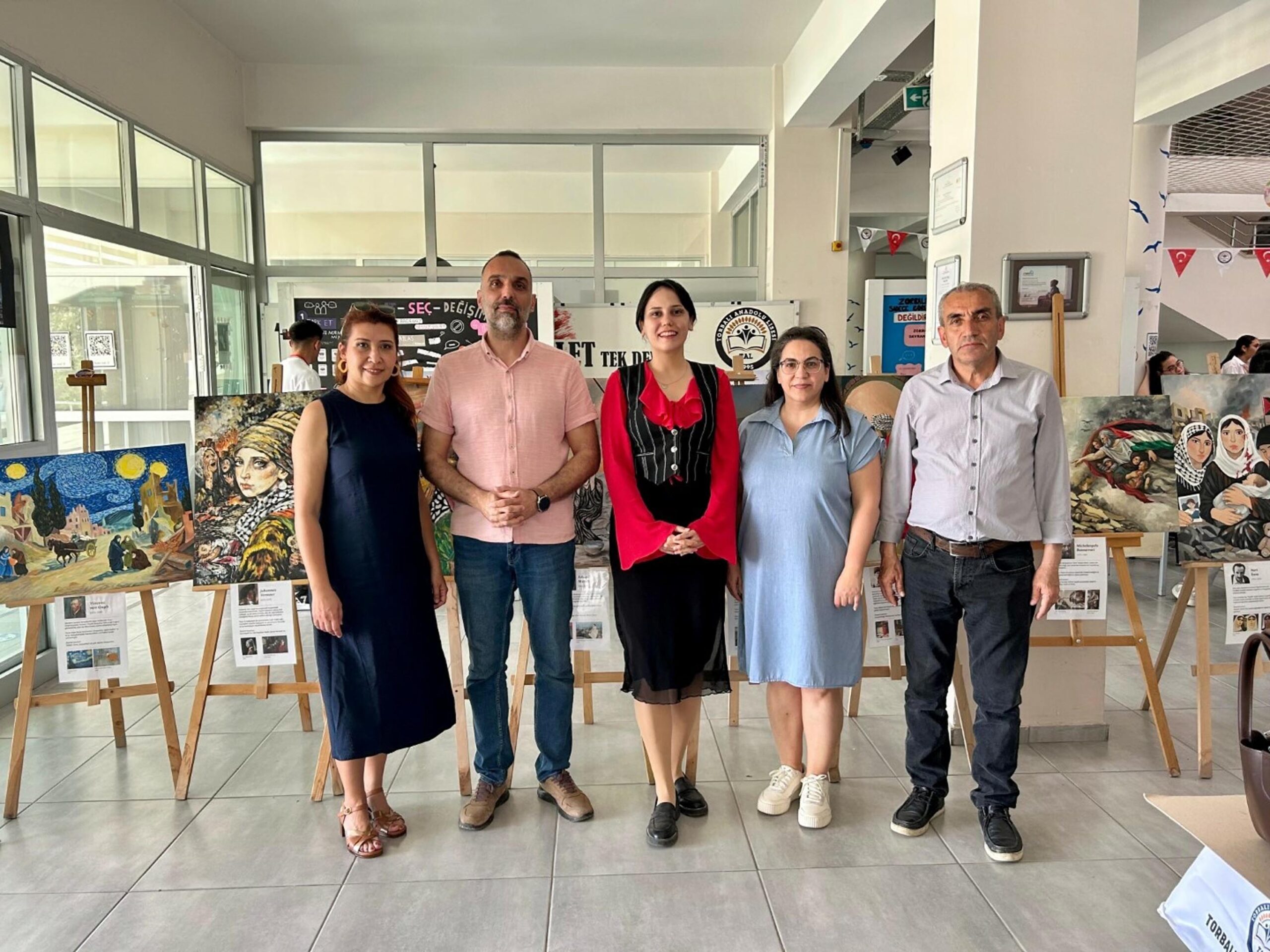 Öğrenciler ünlü ressamların gözüyle 'Gazze'yi' resmetti