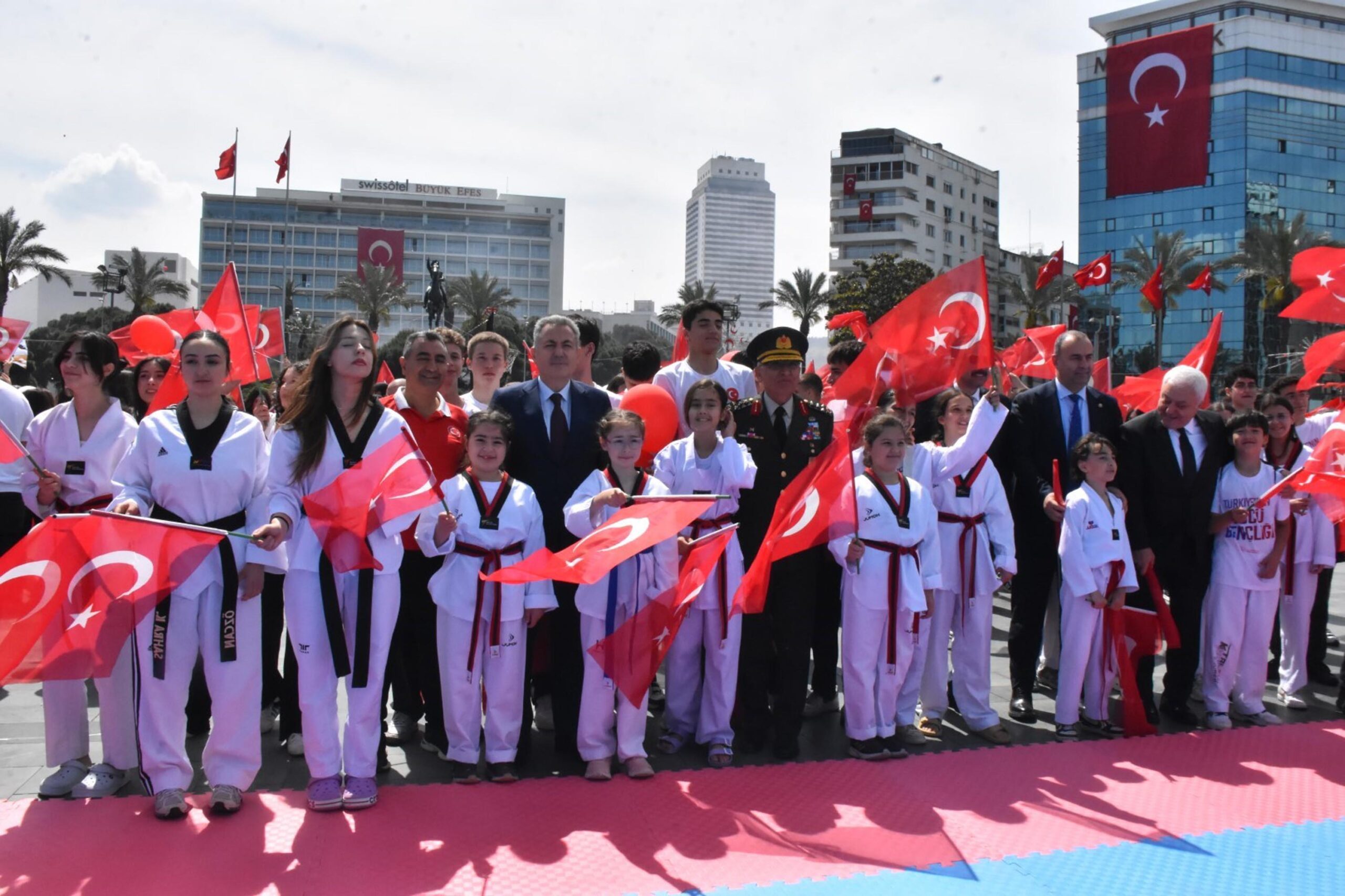 İzmir'de 19 Mayıs coşkusu
