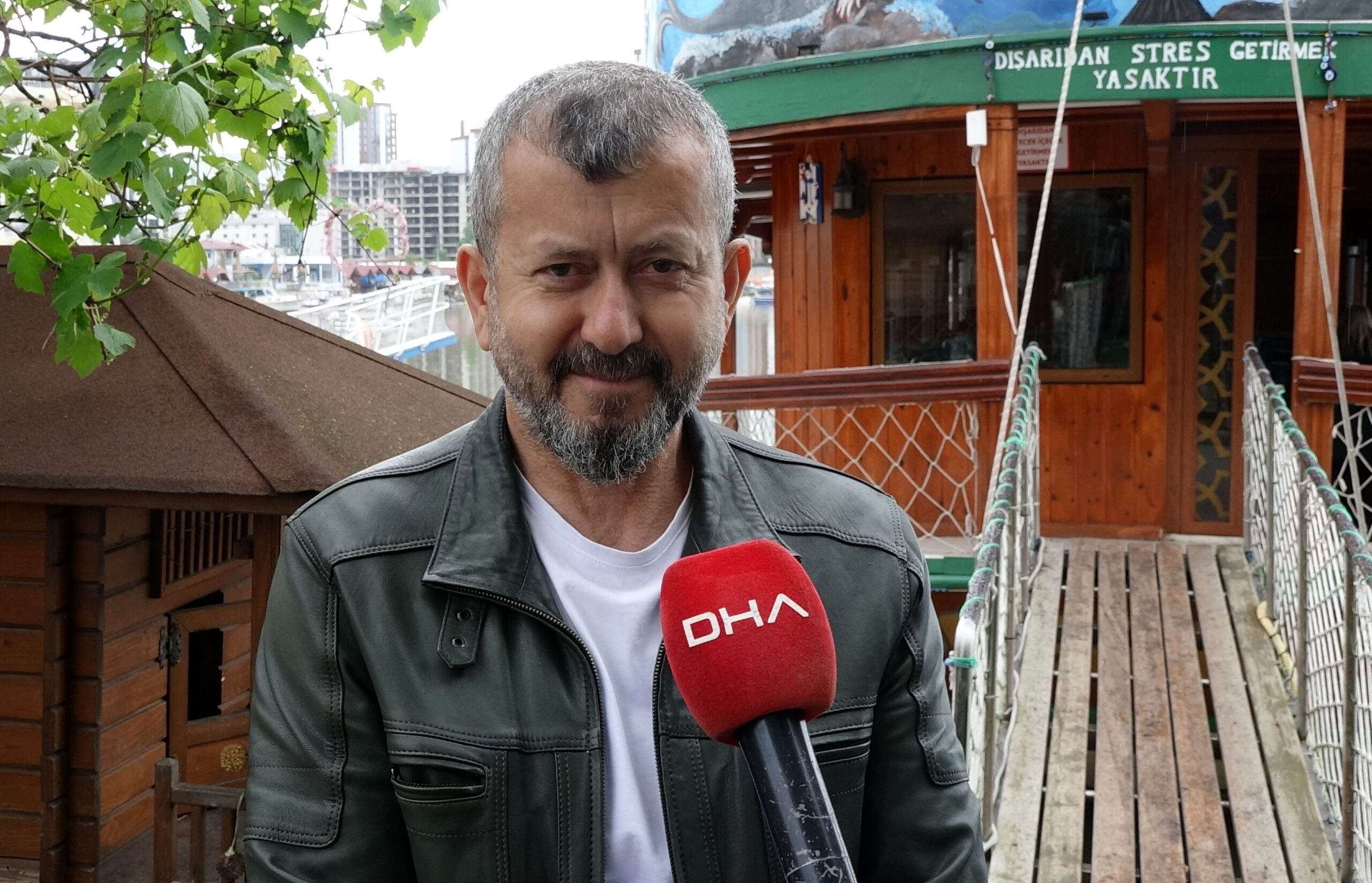 Özenle büyüttüğü kuzusu 'Abbas' yoldaşı oldu