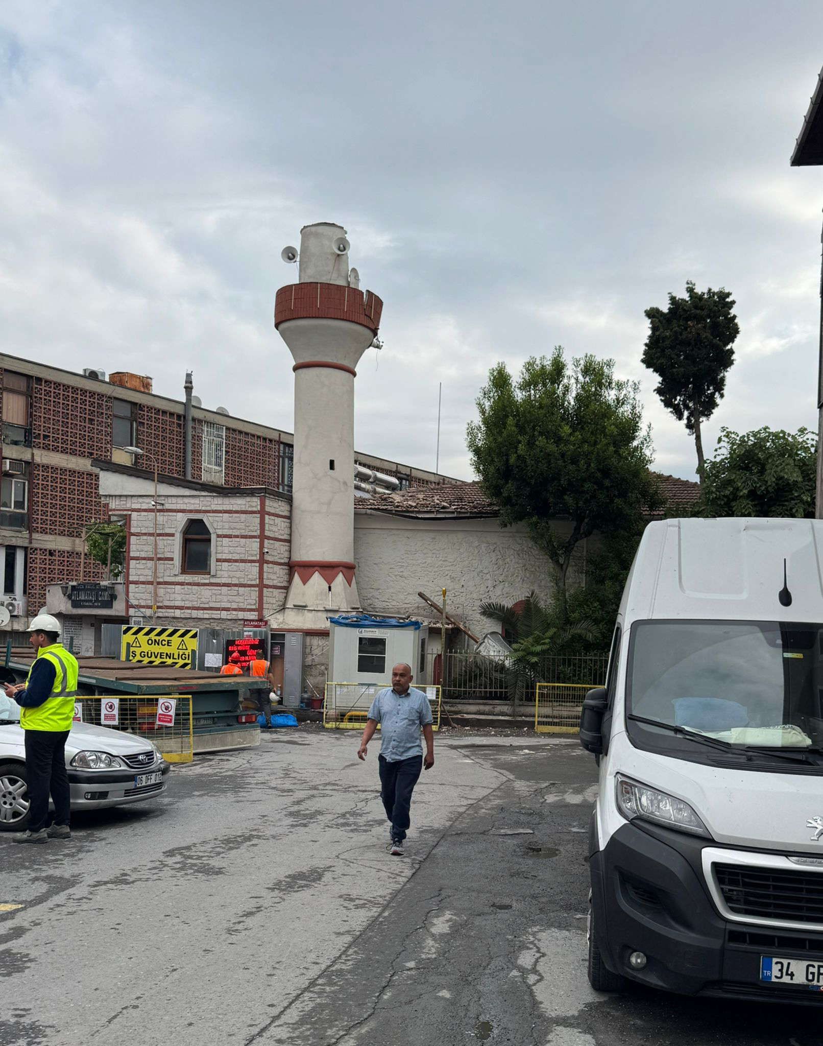 Fatih’te üniversite binasının inşaatı sırasında cami minaresi yıkıldı -2 / Havadan görüntü