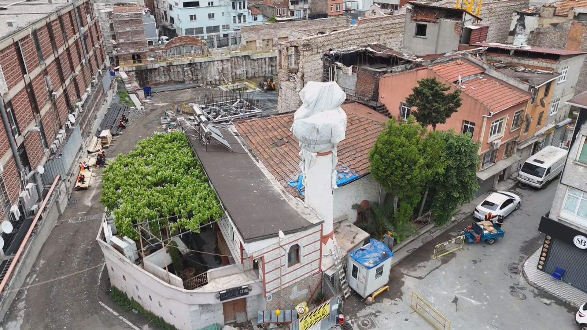 Fatih’te üniversite binasının inşaatı sırasında cami minaresi yıkıldı -2 / Havadan görüntü
