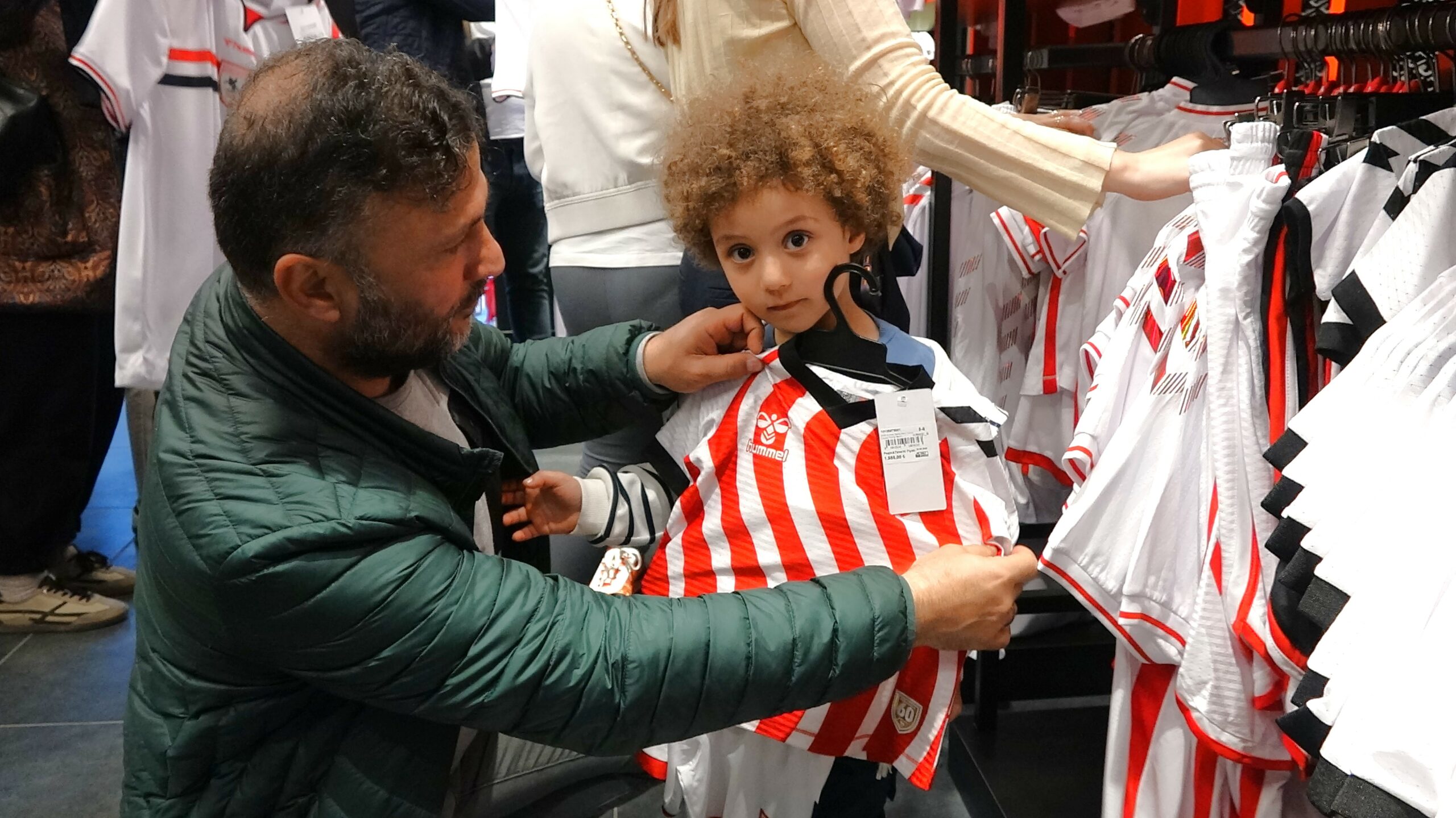Samsunspor FC Official Store, yoğun ilgiyle açılış yaptı