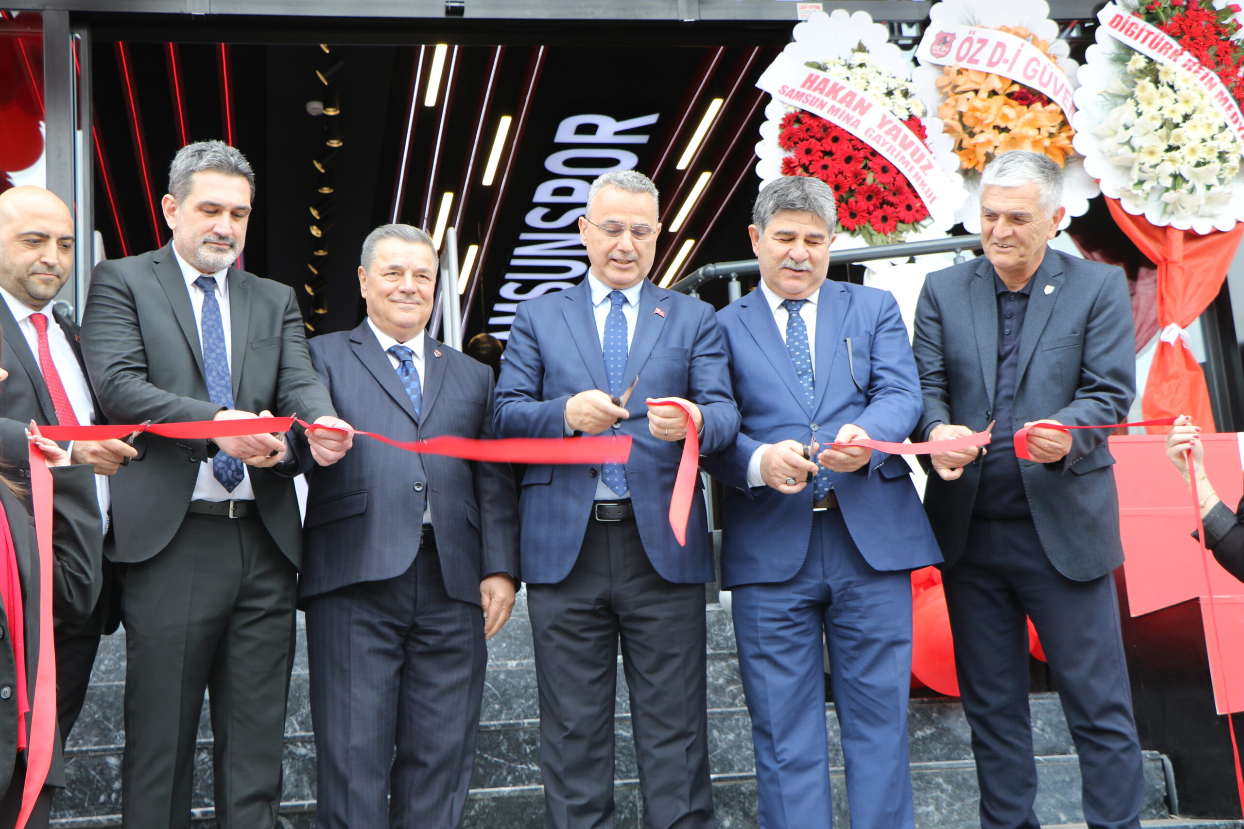 Samsunspor FC Official Store, yoğun ilgiyle açılış yaptı