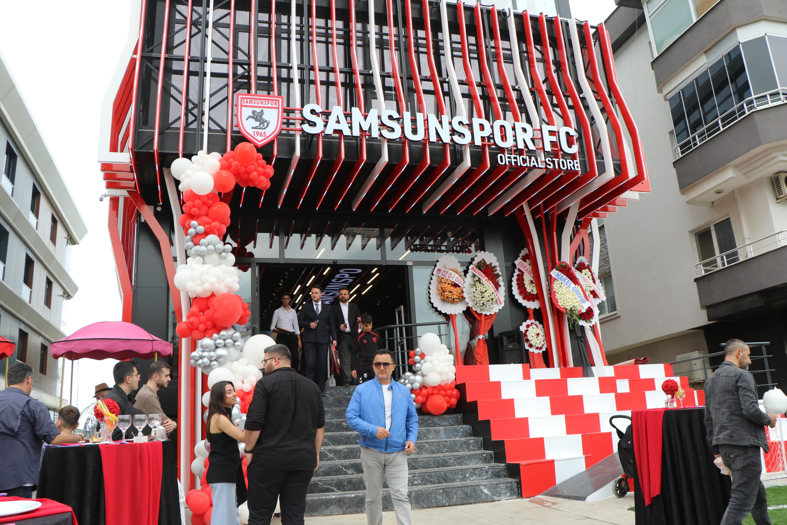 Samsunspor FC Official Store, yoğun ilgiyle açılış yaptı