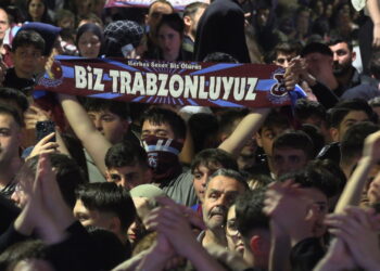 Trabzon'da kupa zaferi coşkuyla kutlandı
