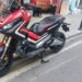 Şişli'de yolun karşısına geçen kişiye motosiklet çarptı; kaza kamerada