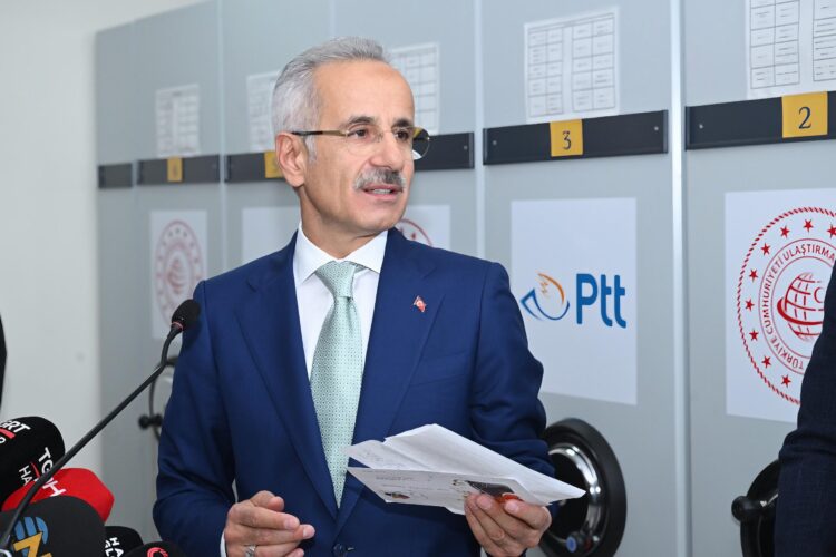 Bakan Uraloğlu: Posta kargosu gönderilerinin yüzde 82'si 2 gün içinde teslim ediliyor