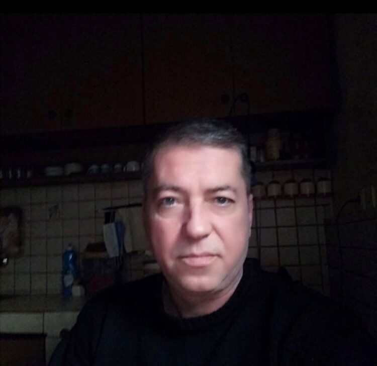 Annesine şiddet uyguladığı için tepki gösteren dayısını döverek öldürüp, cesediyle 3 gün kaldı
