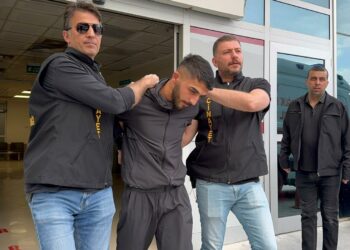 Annesinin sevgilisini öldüren şüpheli adliyede