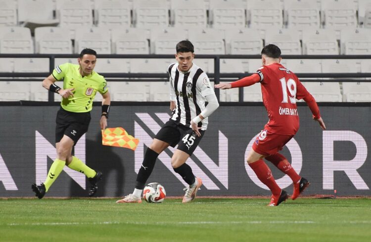 Manisa Futbol Kulübü gençlerin vitrini oldu