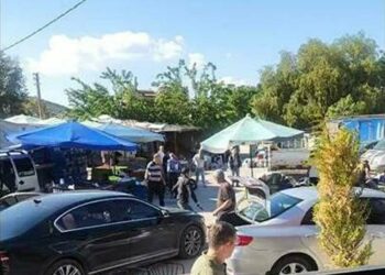 Foça'da pazarcıların kavgası; 7 gözaltı