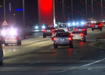 İstanbul'da bayram dönüşü köprülerde trafik yoğunluğu