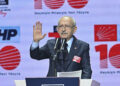 CHP 38. Olağan Kurultayı, Ankara Spor Salonu'nda başladı. Kurultaya katılan CHP Genel Başkanı Kemal Kılıçdaroğlu, burada konuşma yaptı. ( Harun Özalp - Anadolu Ajansı )
