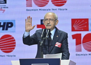 CHP 38. Olağan Kurultayı, Ankara Spor Salonu'nda başladı. Kurultaya katılan CHP Genel Başkanı Kemal Kılıçdaroğlu, burada konuşma yaptı. ( Harun Özalp - Anadolu Ajansı )