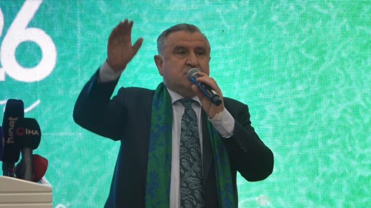 Bakan Bak’tan Marmaris Belediyesi'ndeki havuz sorununa tepki