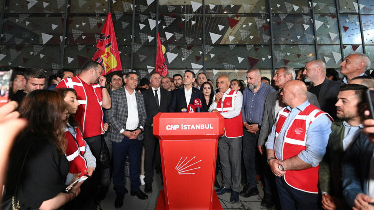 Özgür Çelik’ten “darbe girişimi” çıkışı: “Bu abluka dağılacak”