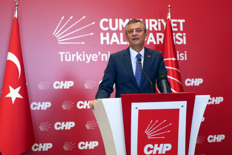 Özgür Özel açıklama yapıyor