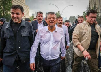 Özgür Özel'den Ankara'da bayram buluşması çağrısı; "Makamlar sizin, meydanlar bizim"
