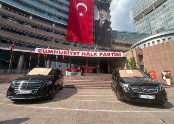 CHP'de Özgür Özel'in makam araçları satılığa çıkarıldı