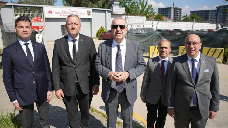 Ümit Özdağ, Mustafa Bozbey’i ziyaret etti