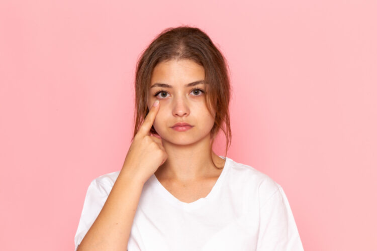 Göz altı morlukları neden olur? Sebebi sadece uykusuzluk değil