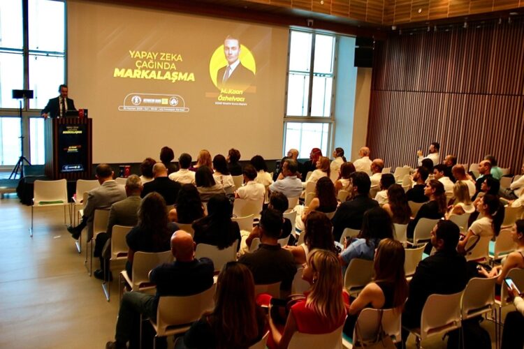 Yapay zekâ çağında markalaşma İzmir’de masaya yatırıldı