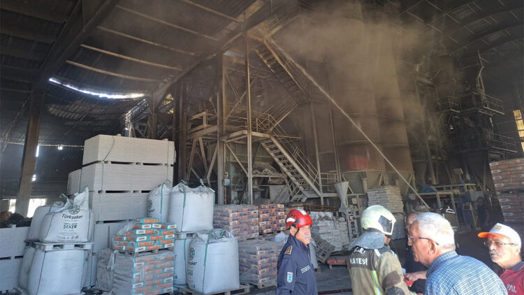 Ankara'da alçı fabrikasında çıkan yangın söndürüldü
