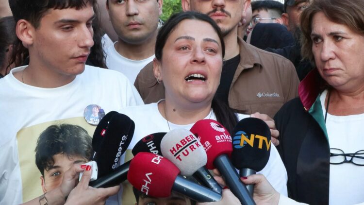 Atlas Çağlayan'ın annesi isyan etti; Diğer 4 katil gözlerimizin içine bakarak buradan gitti