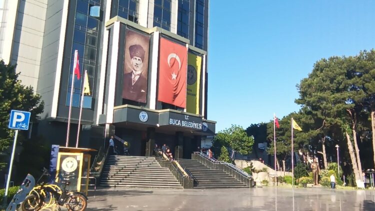 Buca Belediyesi operasyonunda gözaltı sayısı 54'e çıktı