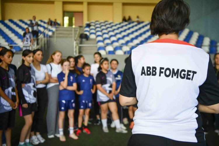 FOMGET’te anne-kız futbol heyecanı; Anneler bu kes tribünde değil sahadaydı