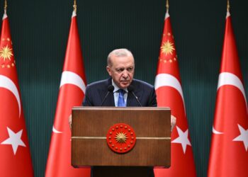 Erdoğan'dan sert mesaj: “Kamu kaynakları kimsenin babasının malı değil”