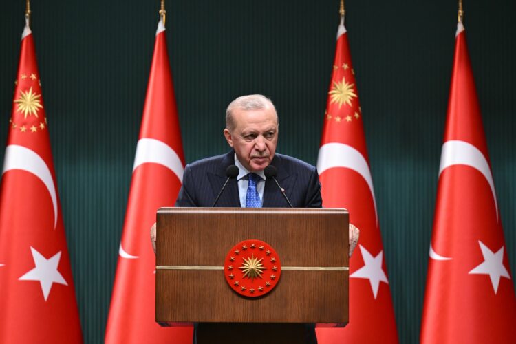Erdoğan'dan sert mesaj: “Kamu kaynakları kimsenin babasının malı değil”