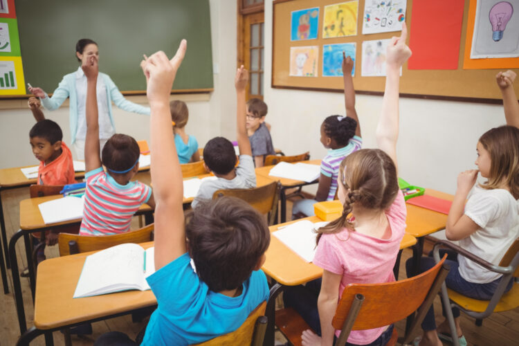 Çağdaş okul yönetiminin temel dinamikleri: Müfredat bilgisi, stres yönetimi ve adalet