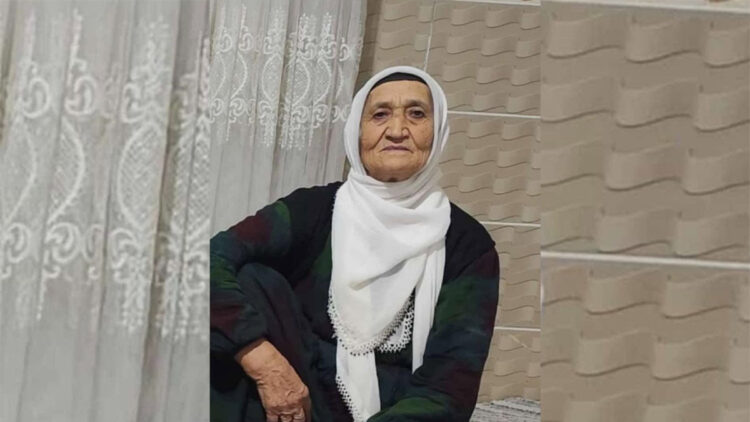Evinin balkonundayken düğünde açılan ateşte göğsünden vurulan kadın öldü