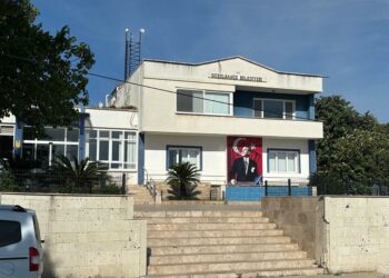 İzmir'in Güzelbahçe Belediyesi'ne yönelik düzenlenen operasyon kapsamında tutuklu sayısı 4'e yükseldi. Fotoğraf:Arşiv/İzmir,(DHA)