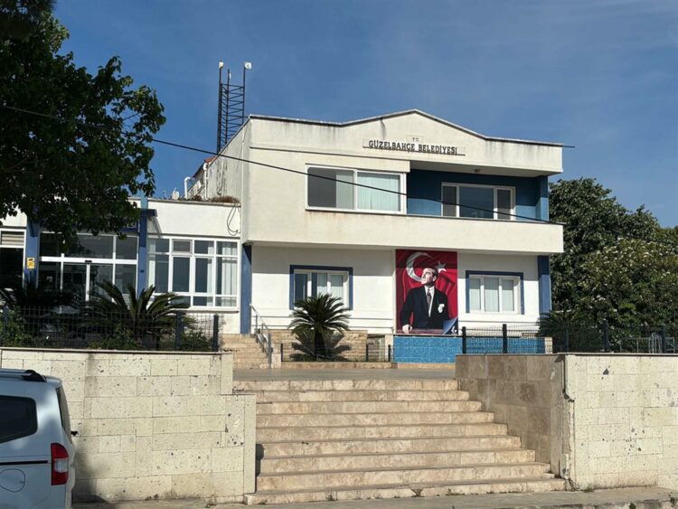 İzmir'in Güzelbahçe Belediyesi'ne yönelik düzenlenen operasyon kapsamında tutuklu sayısı 4'e yükseldi. Fotoğraf:Arşiv/İzmir,(DHA)