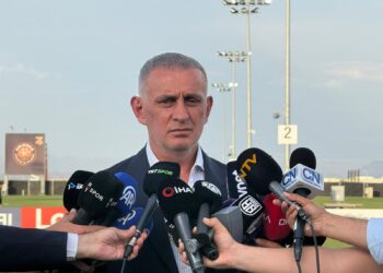 Biz yolda yürüdüklerimizi yolda bulduklarımızla asla değişmeyiz