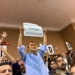 İmamoğlu’nun doğum gününde duruşma salonunda dikkat çeken anlar: ‘İyi Ki Doğdun’ pankartı açıldı