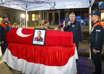 Kayıp gencin cansız bedenini dereden çıkaran AFAD ekibinin botu akıntıya kapıldı; 1 personel öldü, 4 personel kurtarıldı