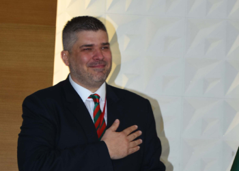Karşıyaka'da Ergüllü sert çıktı, Tusder birleştiricilik mesajı verdi