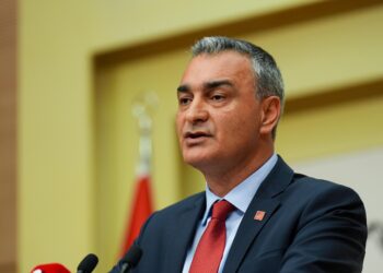 CHP'li Sarı'dan Adalar ve Silifke belediyelerine yönelik operasyonlara ilişkin açıklama